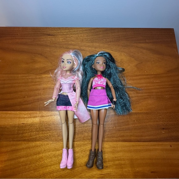 Set of 2 Disney Decedents Dolls Uma and Audrey - Picture 1 of 6